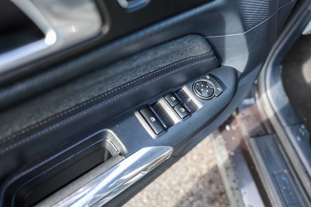 Used 2024 Ford Mustang Convertible image 9