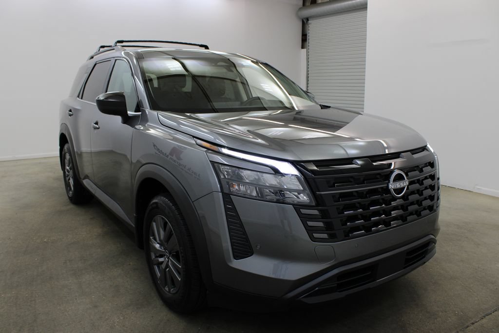 Used 2026 Nissan Pathfinder SV FWD image 6