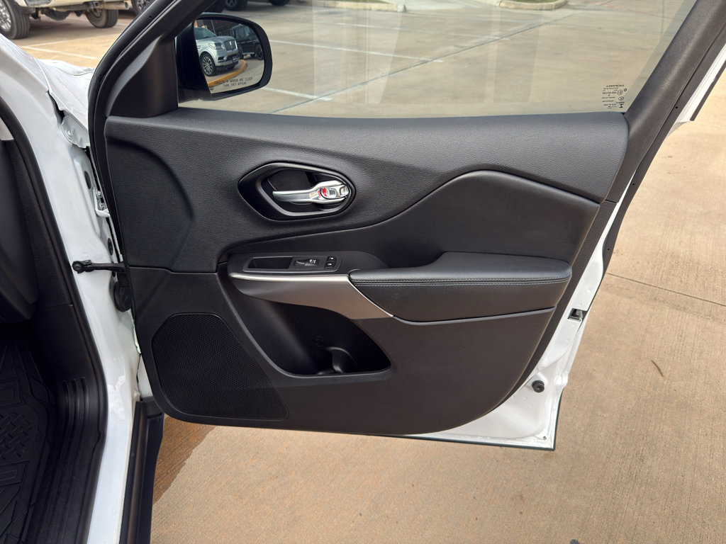 Used 2020 Jeep Cherokee Latitude Plus image 25