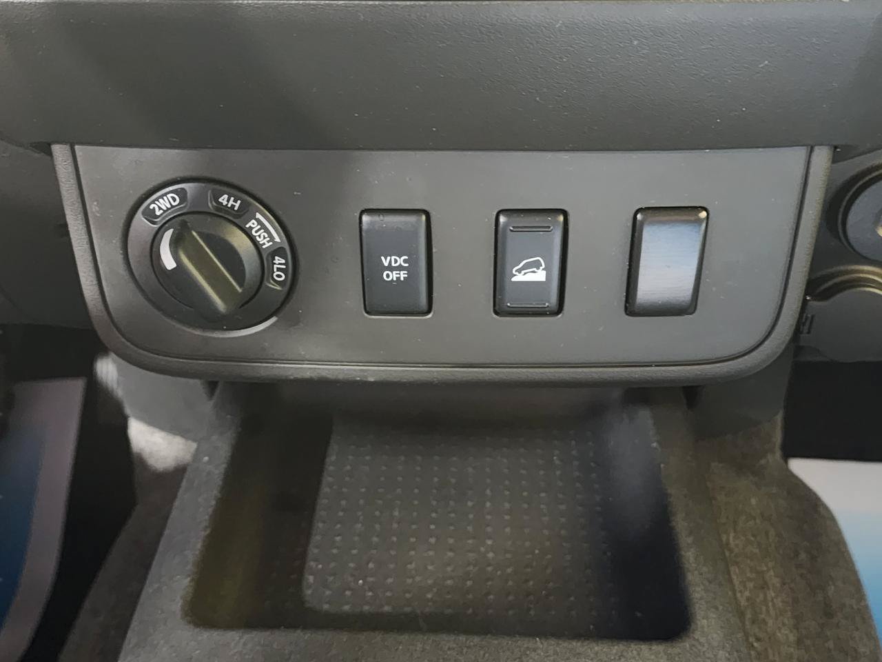 Used 2011 Nissan Frontier SV w/ SV Premium Utility Pkg AWD/4WD image 21