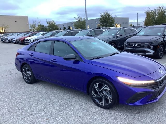 Certified 2025 Hyundai Elantra Sport image 8