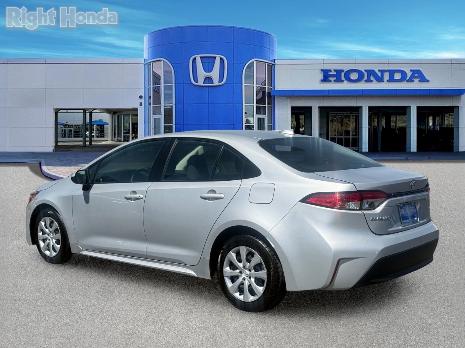 Used 2024 Toyota Corolla LE FWD image 4