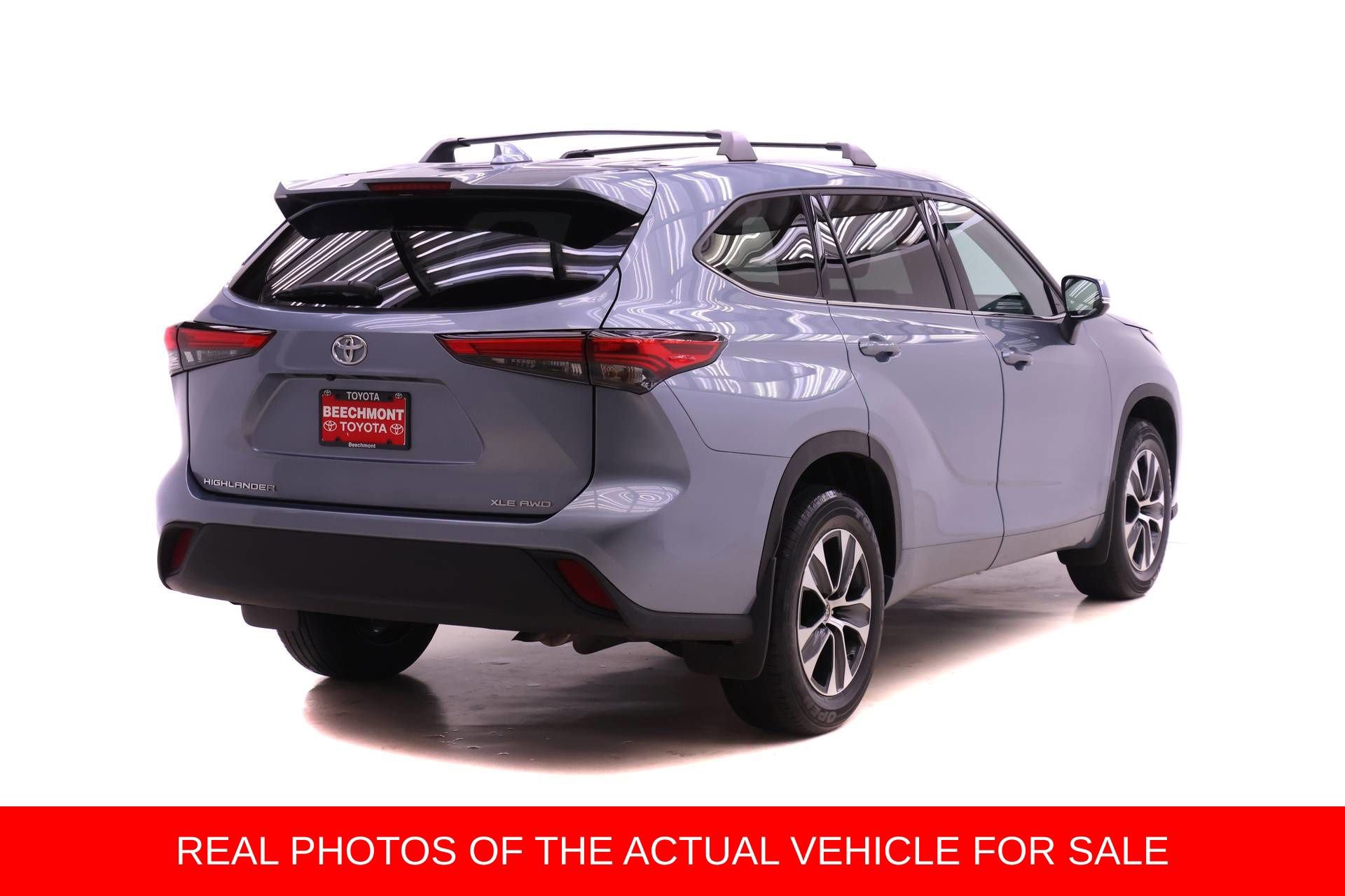 Used 2022 Toyota Highlander XLE image 2