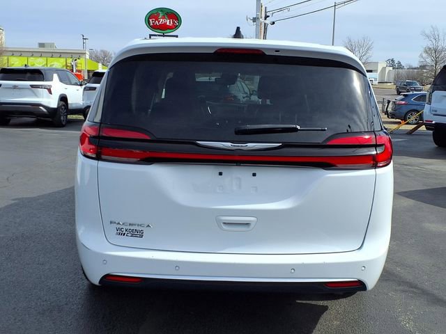 Used 2024 Chrysler Pacifica Touring-L FWD image 22