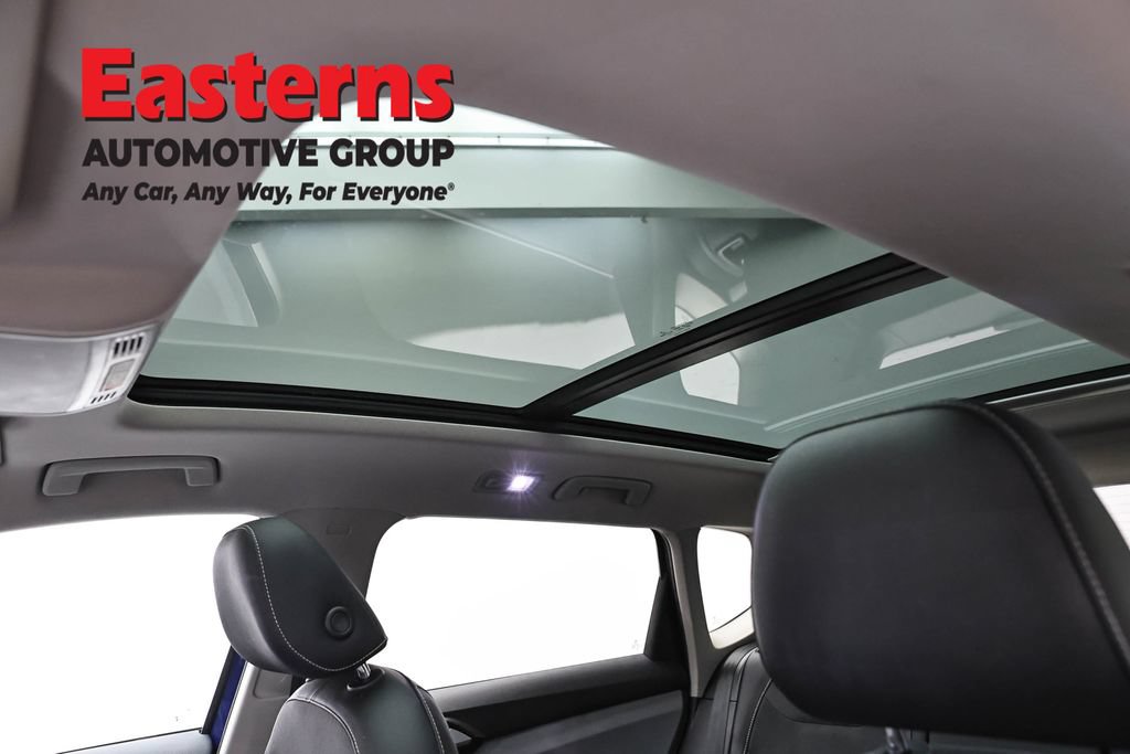 Used 2022 Volkswagen Taos SE w/ Panoramic Sunroof Package FWD image 34