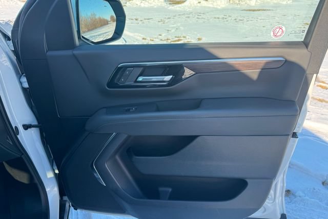 Used 2025 Chevrolet Suburban Z71 AWD/4WD image 16