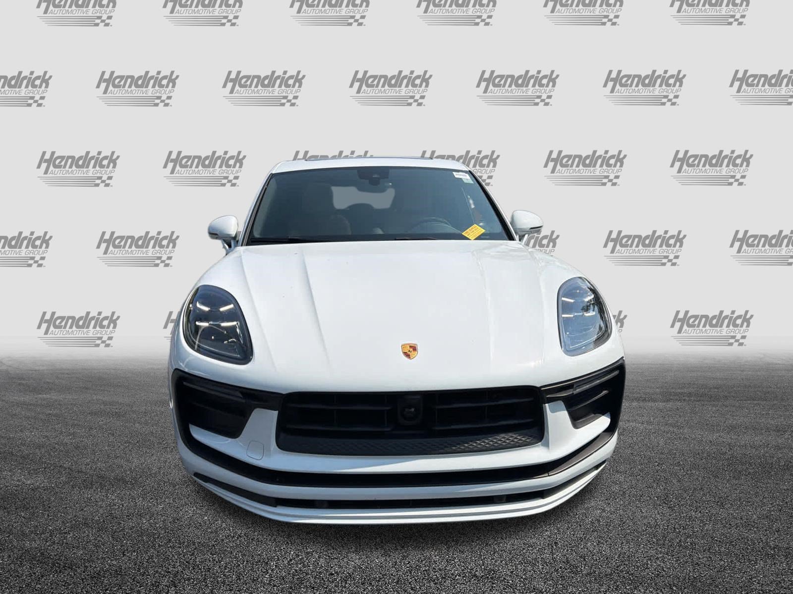 Used 2023 Porsche Macan AWD/4WD image 3
