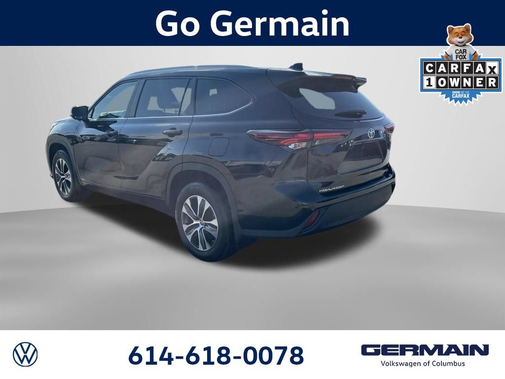 Used 2024 Toyota Highlander XLE AWD/4WD image 4