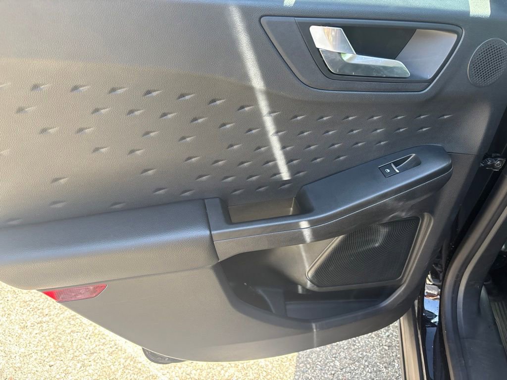 Used 2020 Ford Escape Titanium AWD/4WD image 17