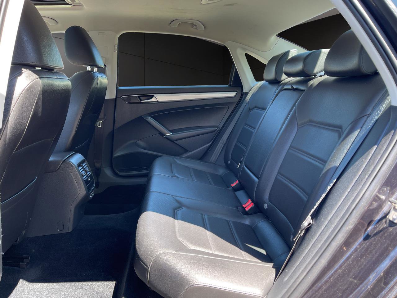 Used 2019 Volkswagen Passat 2.0T Wolfsburg FWD image 12