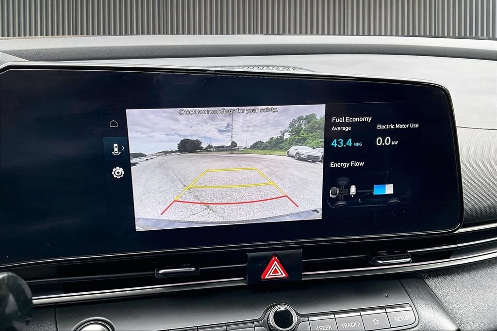 Certified 2025 Hyundai Elantra SEL FWD image 22