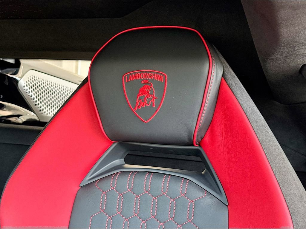 Used 2024 Lamborghini Revuelto image 18