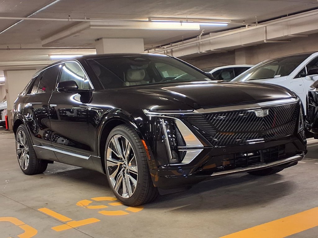 New 2026 Cadillac Lyriq Signature Luxury w/ Nappa Leather Package RWD image 3