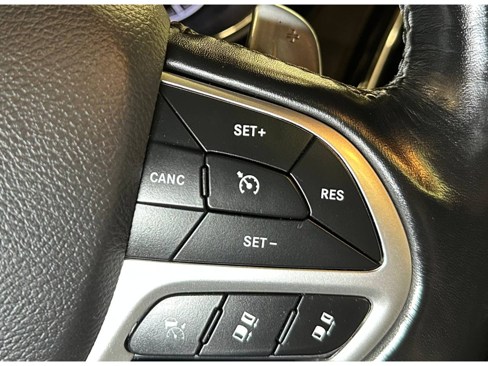 Used 2020 Jeep Grand Cherokee Summit w/ Platinum Series Group AWD/4WD image 25