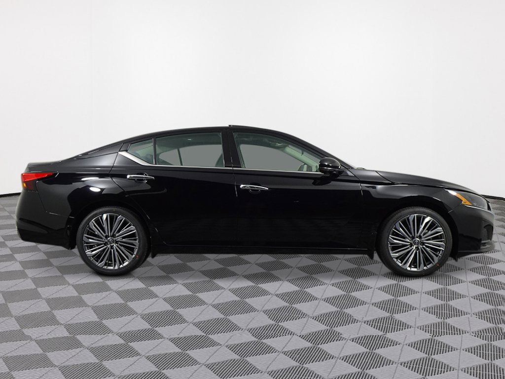 New 2025 Nissan Altima 2.5 SL image 2