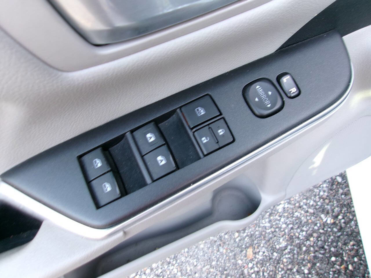 Used 2015 Toyota Camry LE image 7