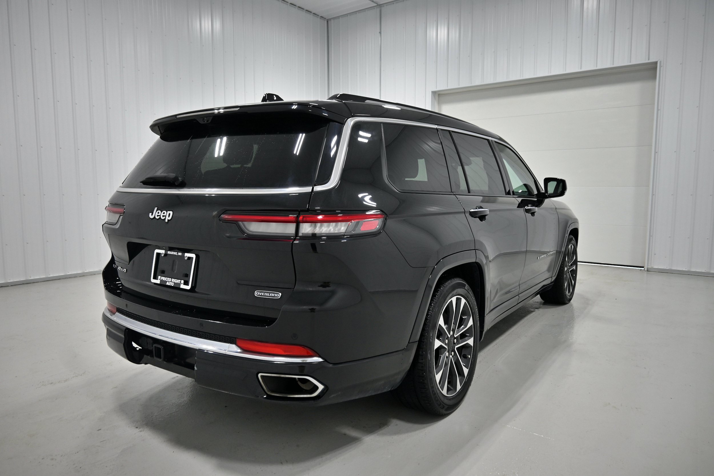 Used 2021 Jeep Grand Cherokee L Overland w/ Luxury Tech Group IV AWD/4WD image 46