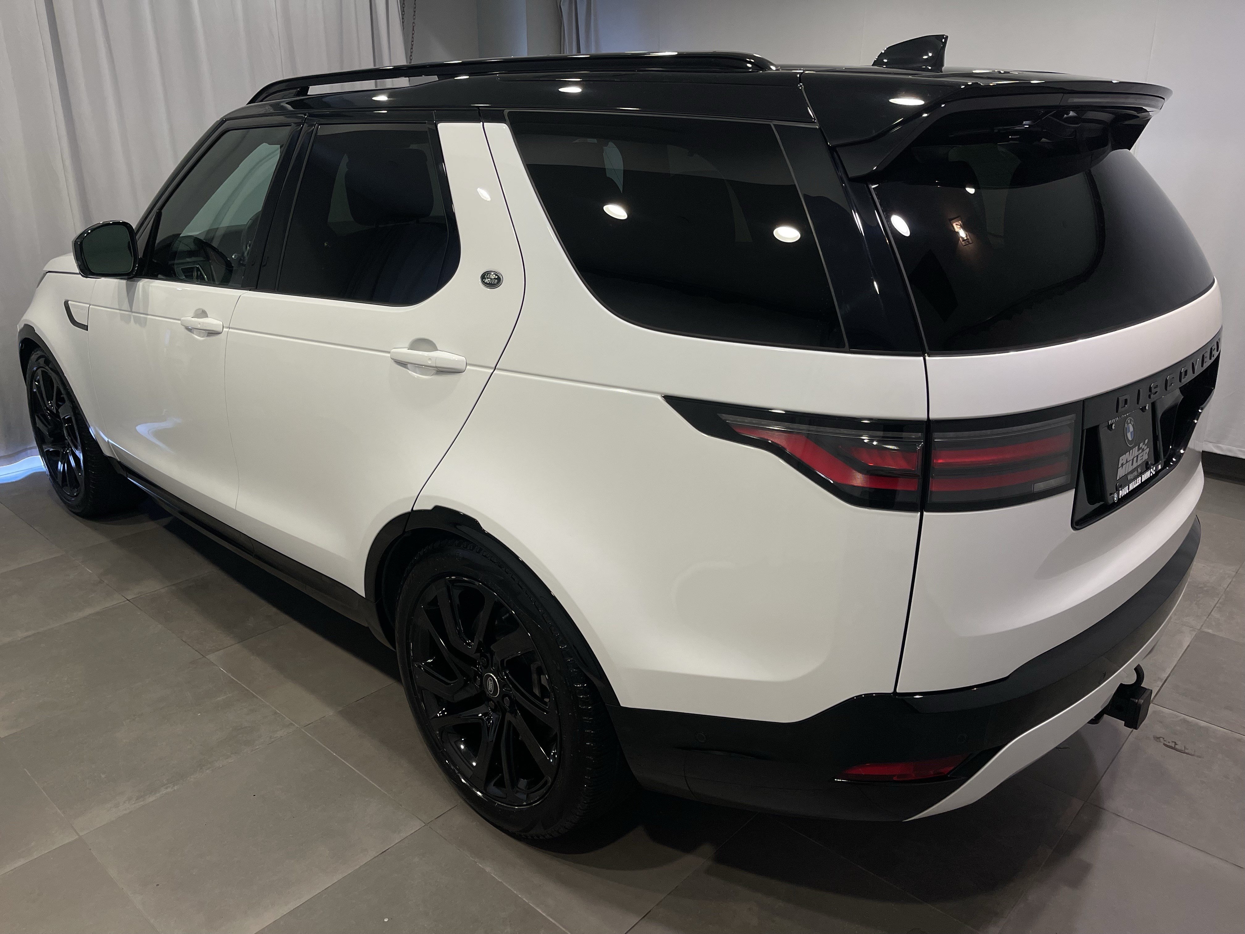 Used 2025 Land Rover Discovery Dynamic SE AWD/4WD image 4