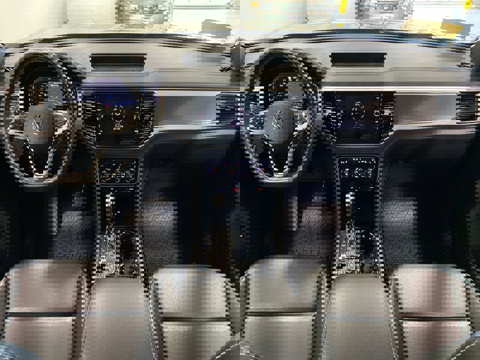 Used 2023 Volkswagen Atlas Cross Sport SEL image 12