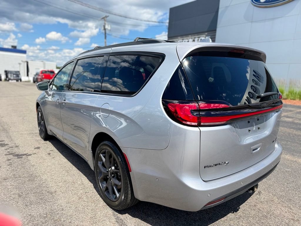 Used 2021 Chrysler Pacifica Limited w/ Uconnect Theater Family Group AWD/4WD image 5