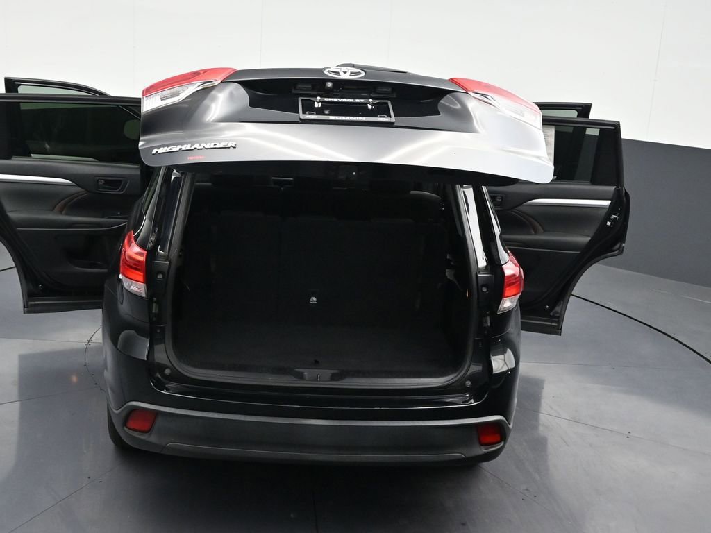 Used 2018 Toyota Highlander LE image 36