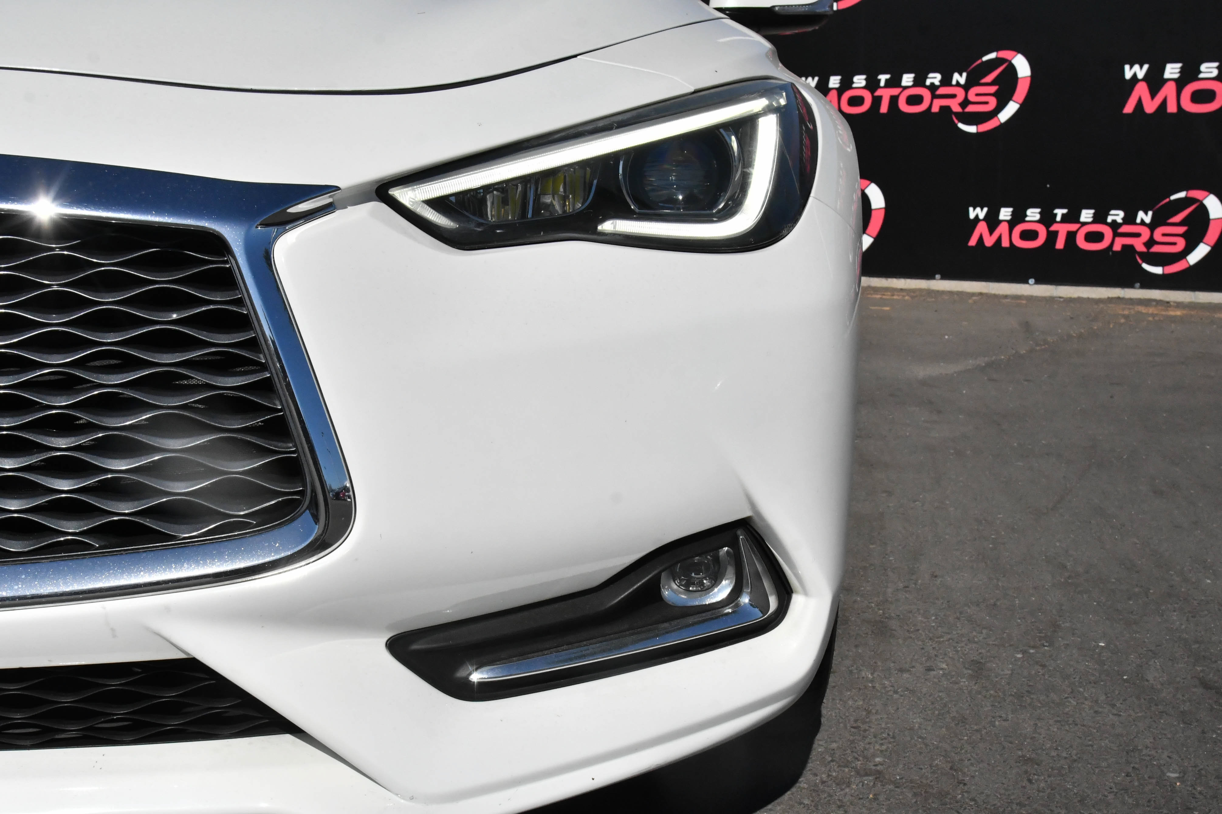 Used 2019 INFINITI Q60 3.0t Luxe w/ Essential Package RWD image 11