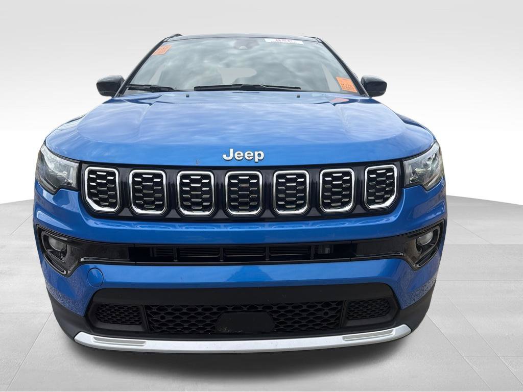 Used 2025 Jeep Compass Limited AWD/4WD image 48