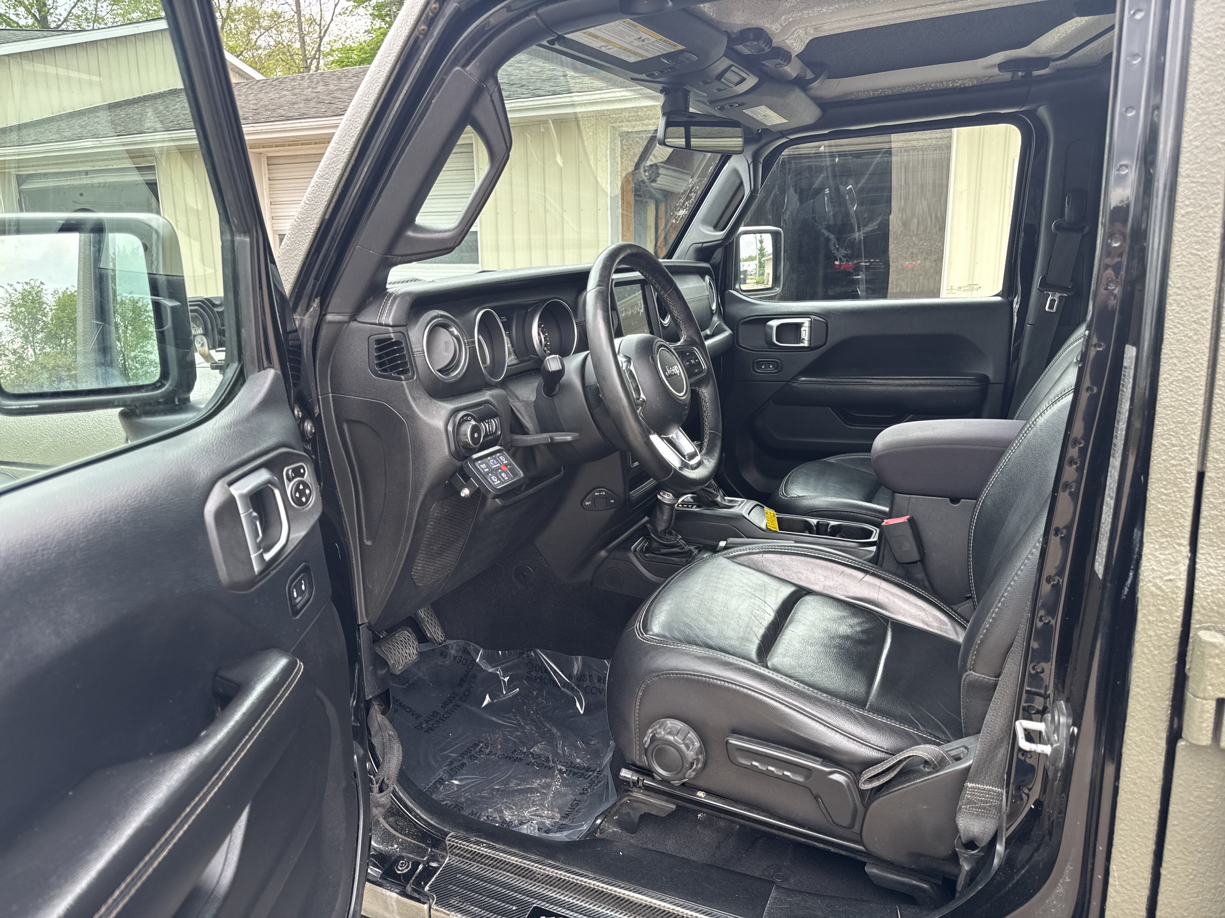 Used 2018 Jeep Wrangler Unlimited Sahara AWD/4WD image 13