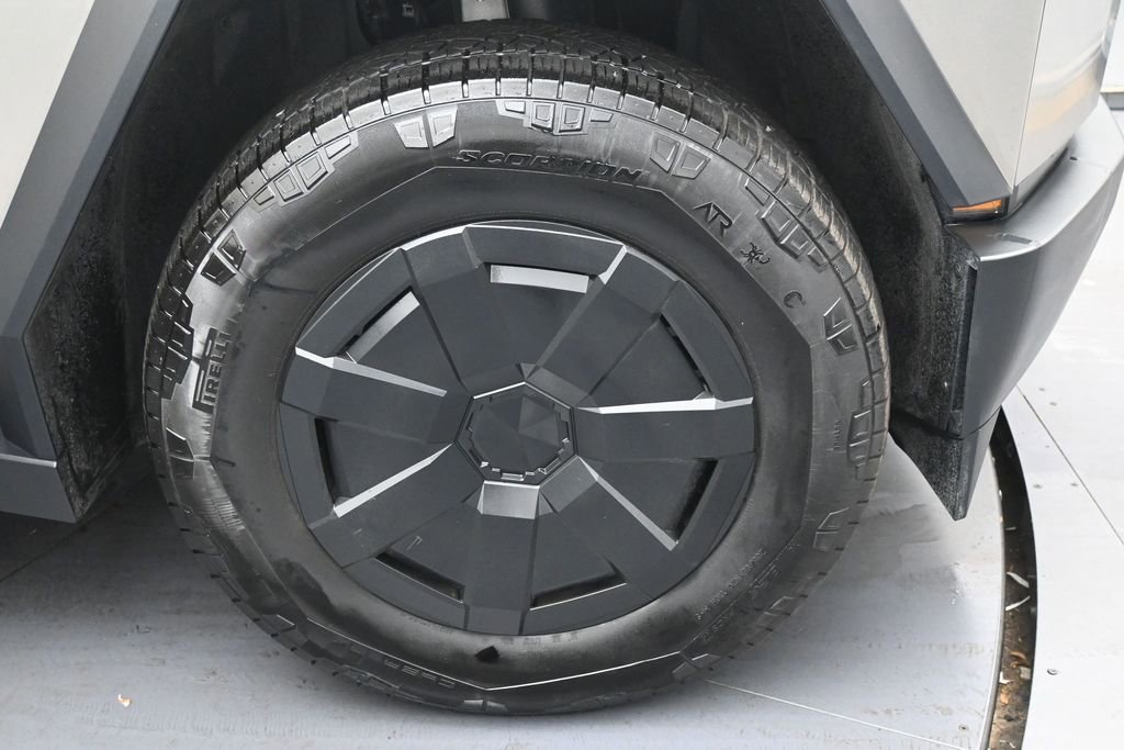 Used 2024 Tesla Cybertruck AWD Crew Cab image 34