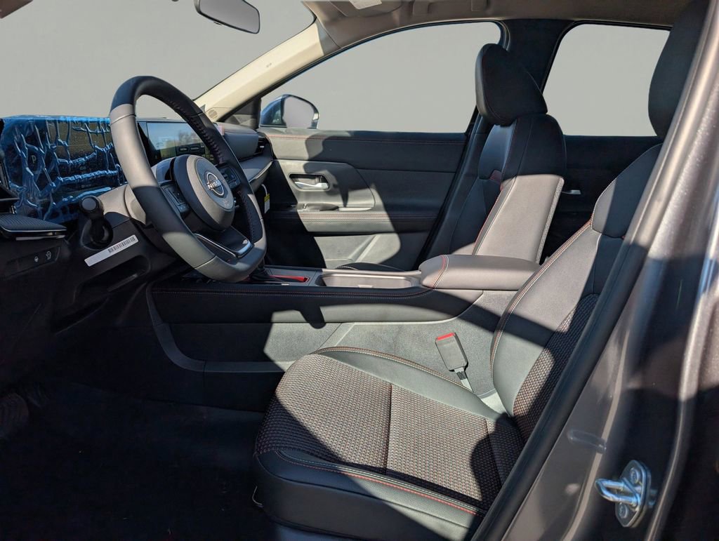 New 2025 Nissan Kicks SR image 17