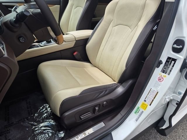 Used 2019 Lexus RX 350L FWD w/ Premium Package image 6
