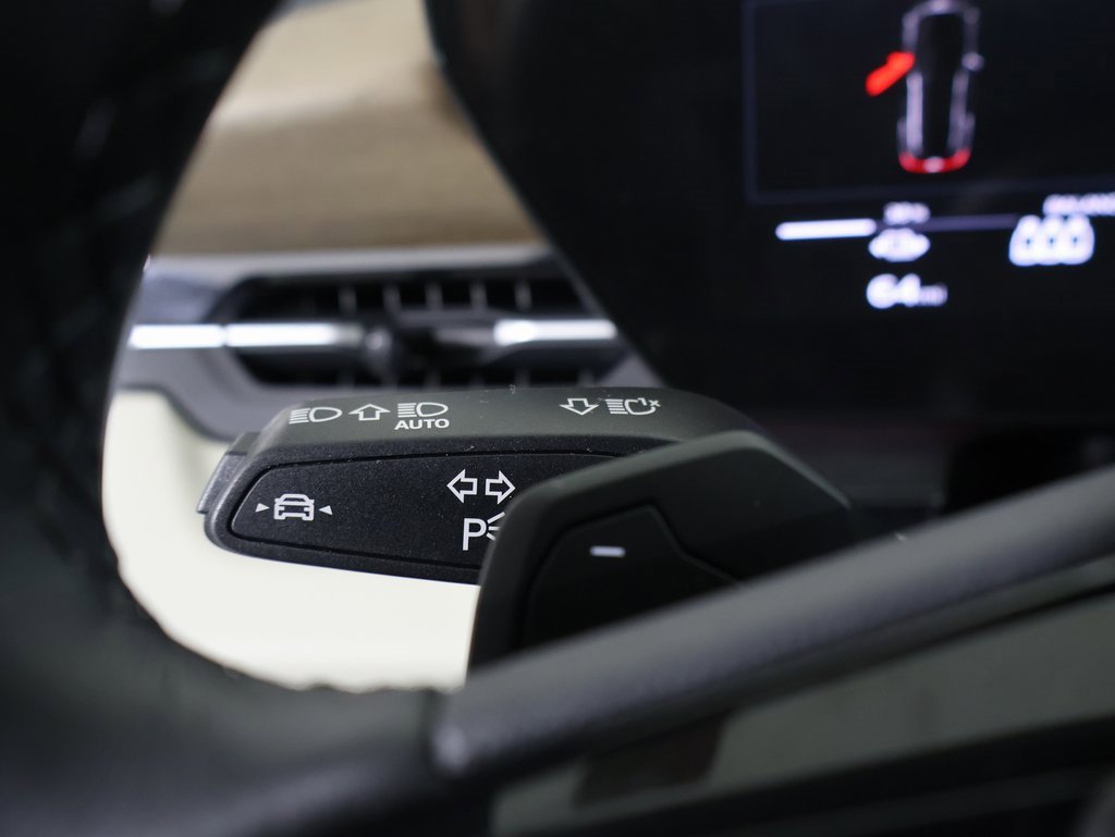 Used 2025 Audi Q6 e-tron Premium Plus image 30