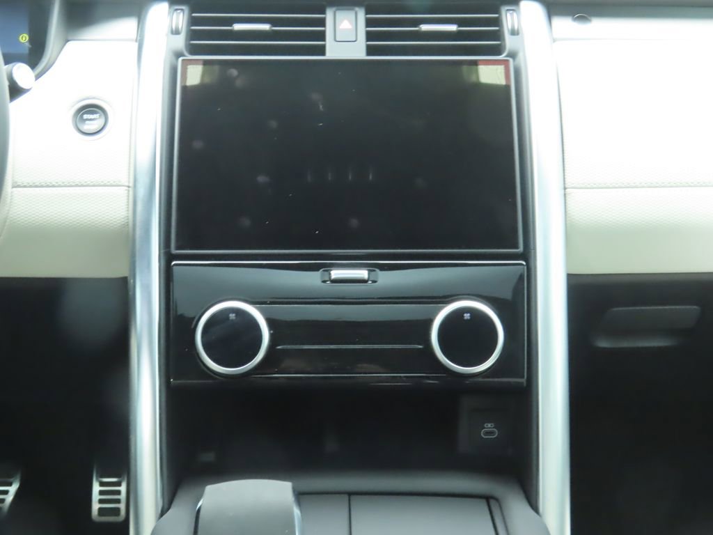 Used 2024 Land Rover Discovery Dynamic SE image 14