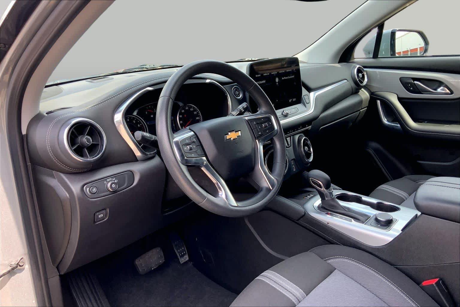 Used 2024 Chevrolet Blazer LT w/ Convenience Package FWD image 17