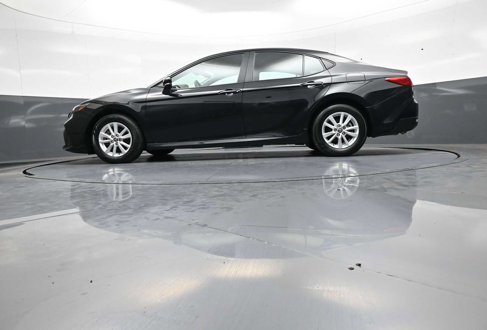 Used 2026 Toyota Camry LE FWD image 31
