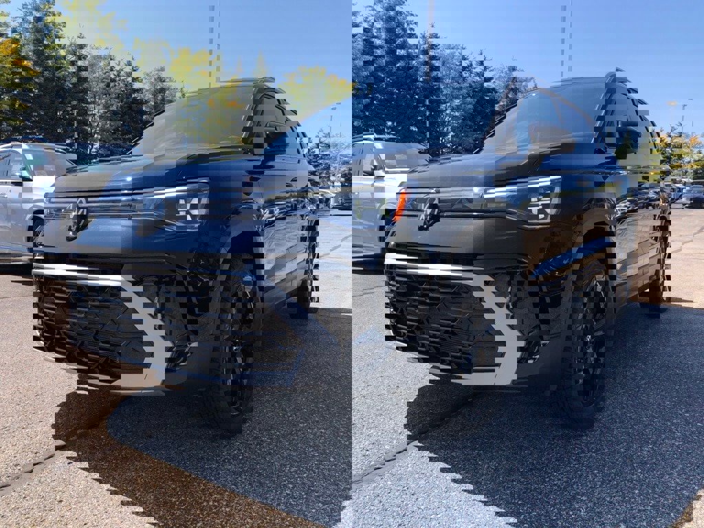 New 2025 Volkswagen Taos SEL image 3