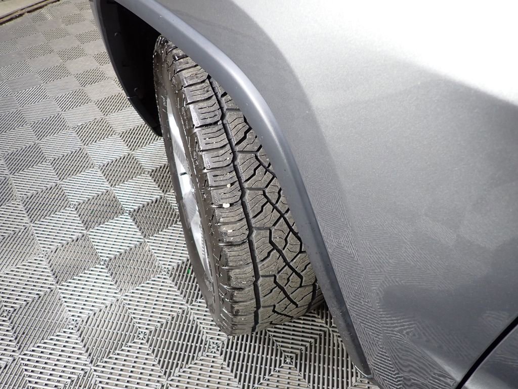 Used 2012 Jeep Grand Cherokee Laredo image 46