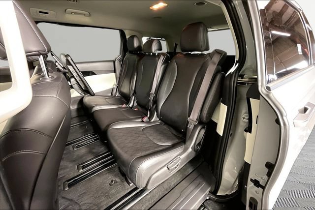 Certified 2024 Kia Carnival SX FWD image 18