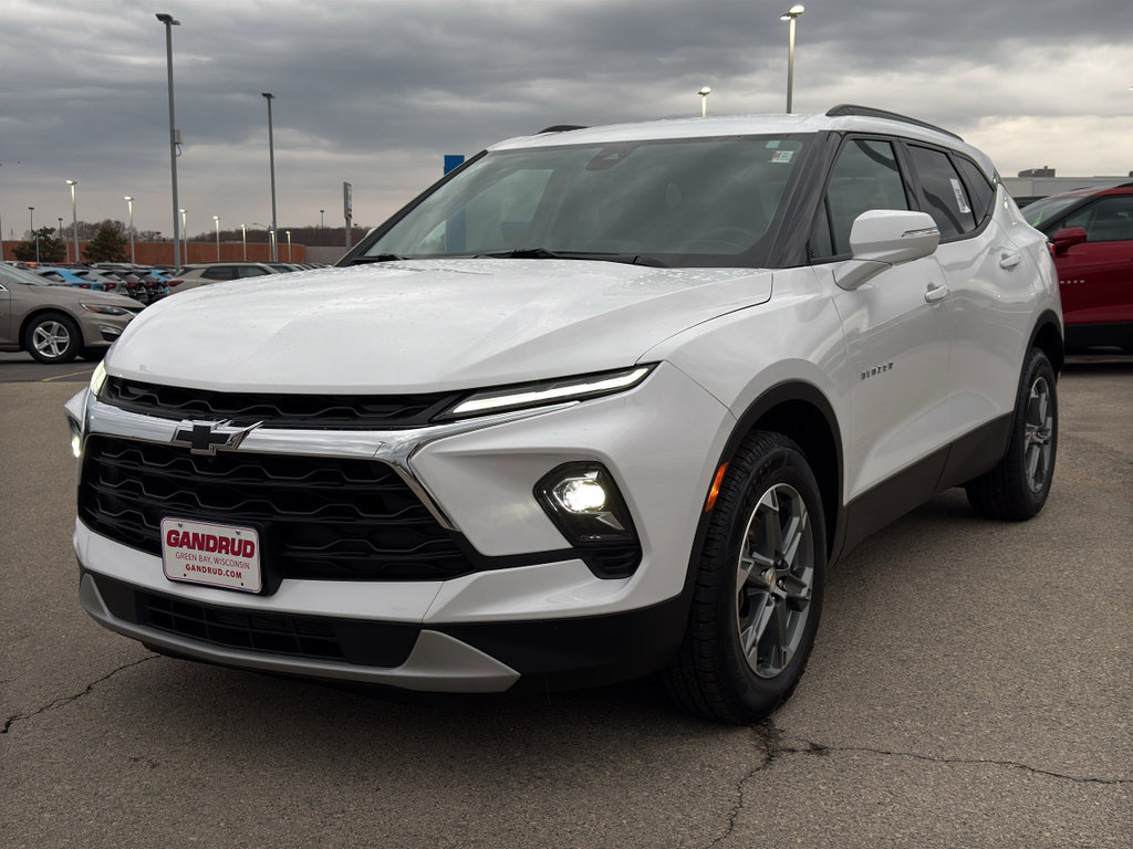 Used 2024 Chevrolet Blazer LT w/ Sound & Technology Package AWD/4WD image 2