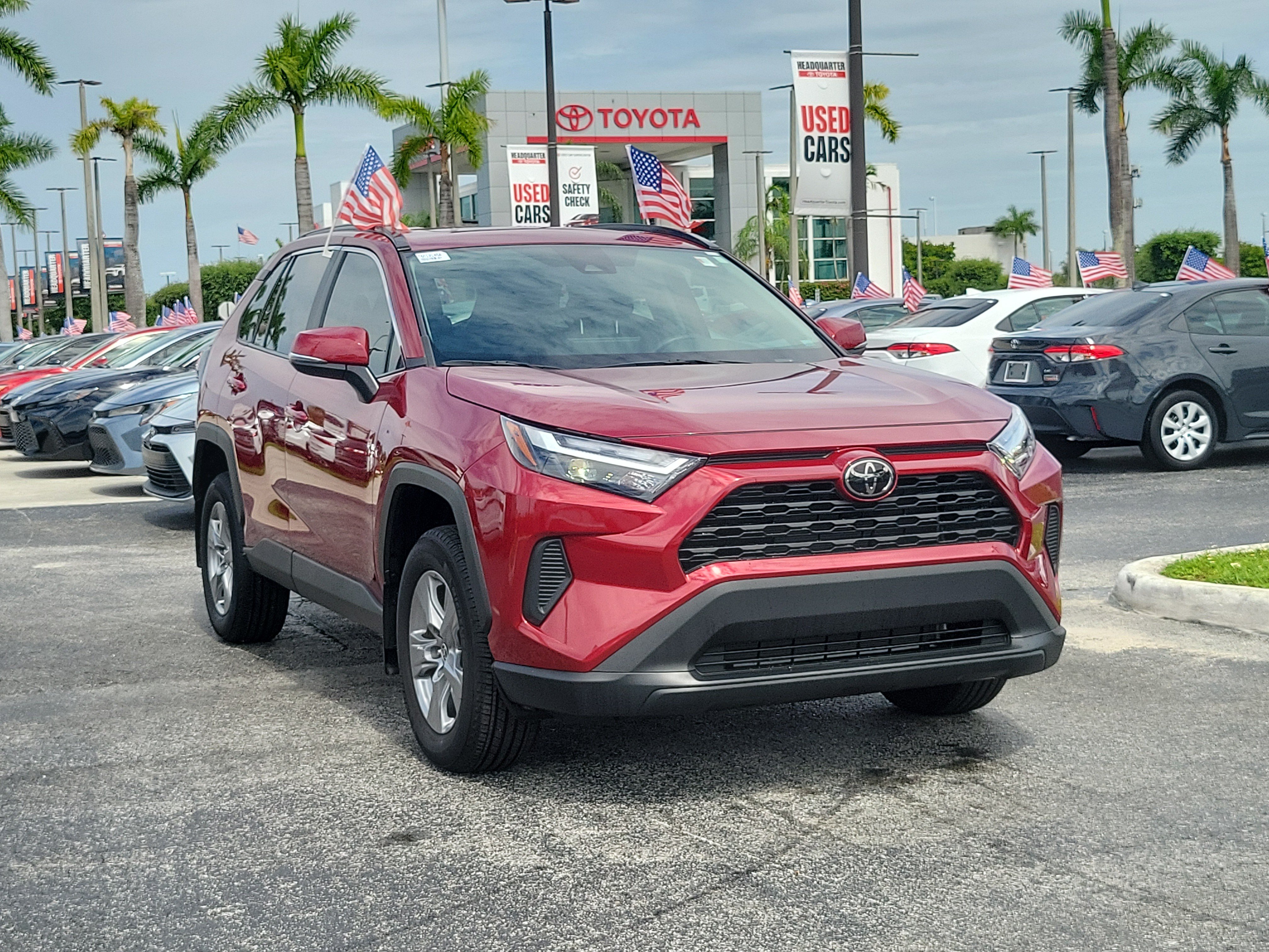 Used 2025 Toyota RAV4 XLE w/ Convenience Package FWD image 2