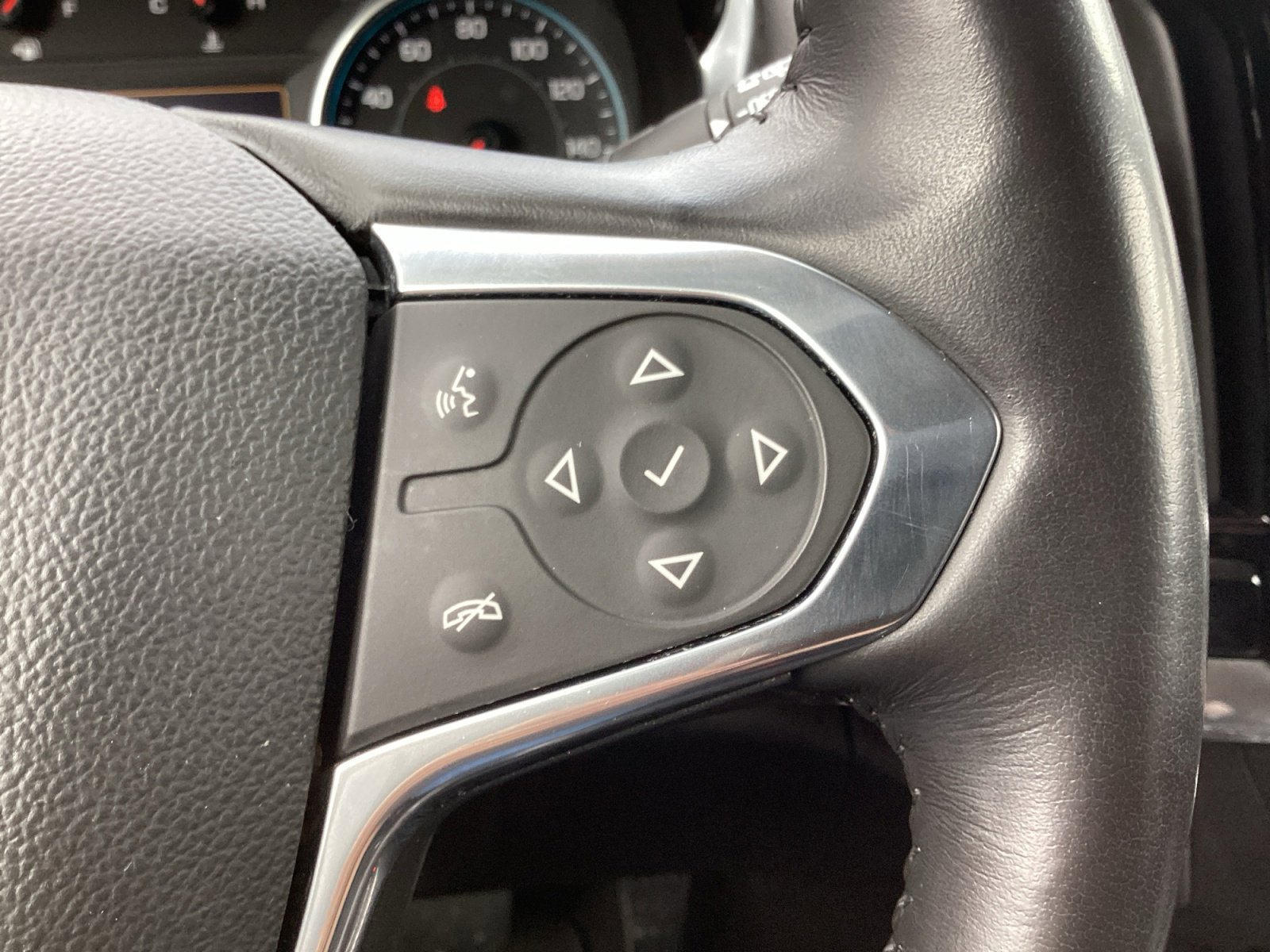 Used 2020 Chevrolet Traverse Premier FWD image 20