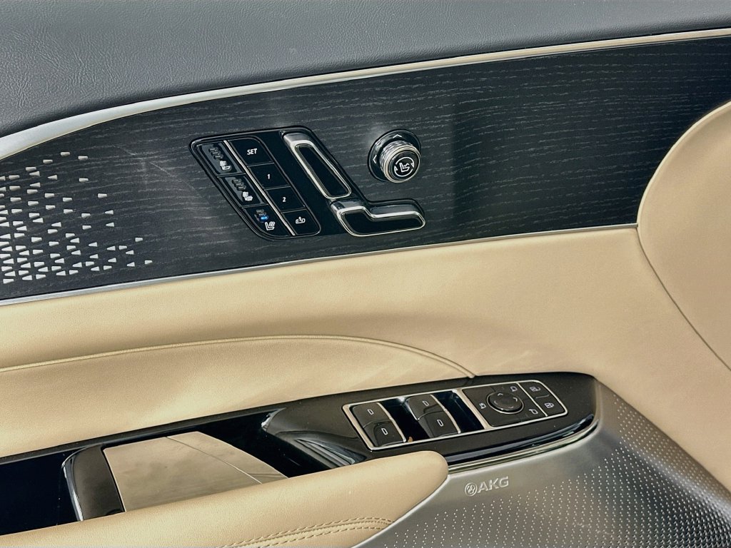 New 2026 Cadillac Lyriq Signature Luxury w/ Nappa Leather Package AWD/4WD image 22