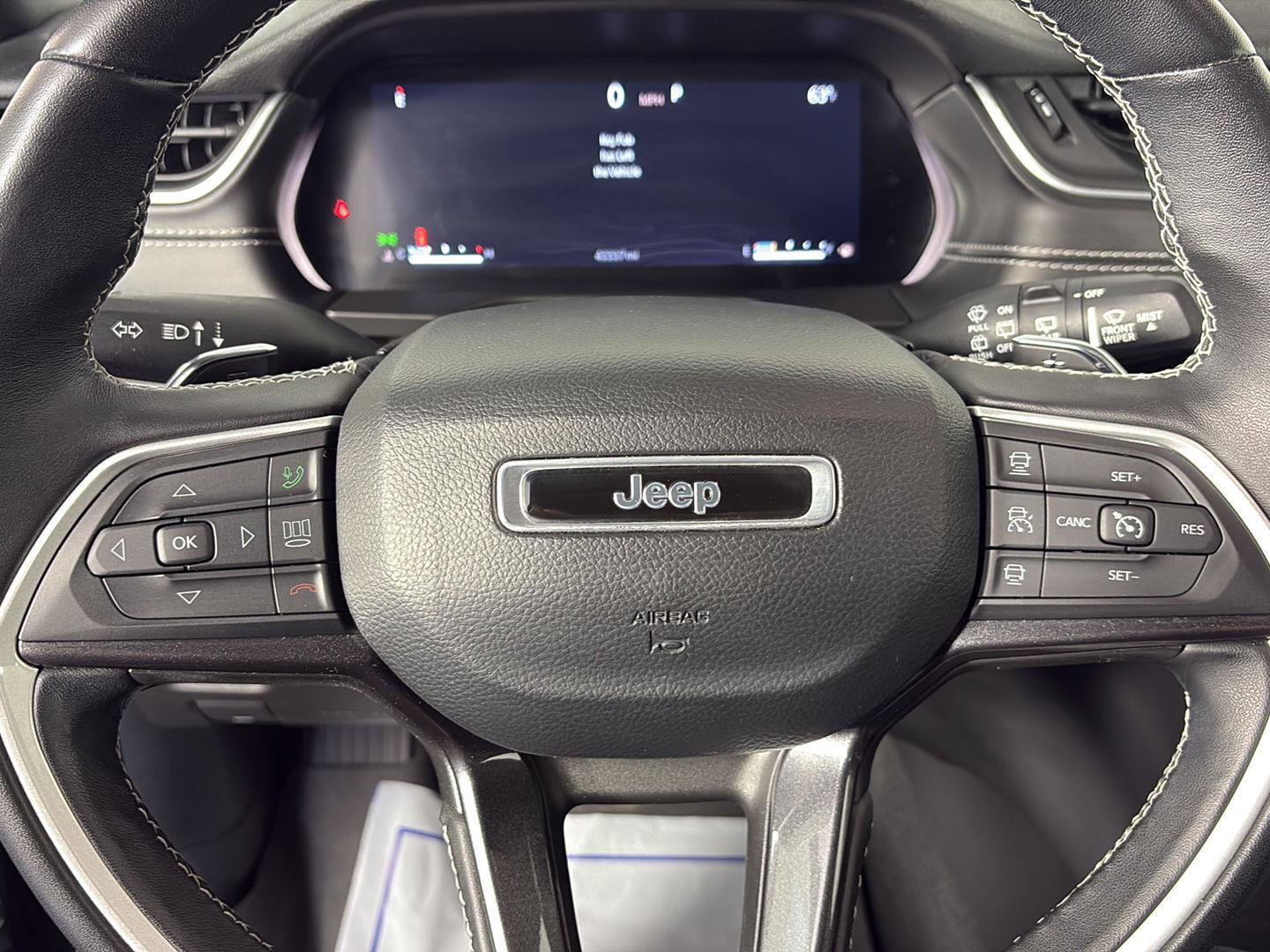 Used 2022 Jeep Grand Cherokee L Laredo image 39