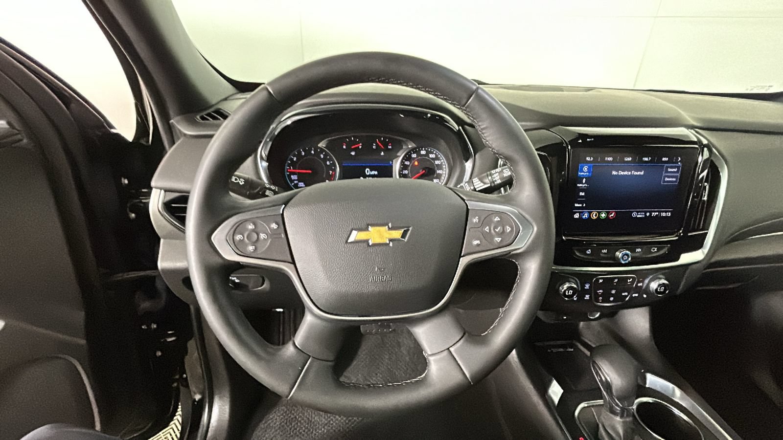 Used 2023 Chevrolet Traverse LT FWD image 16