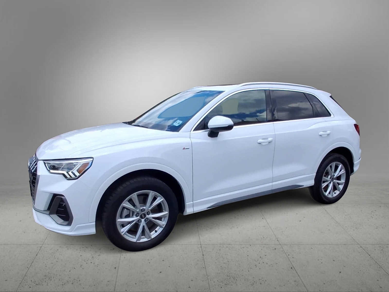 Used 2024 Audi Q3 2.0T Premium w/ Convenience Package AWD/4WD image 4