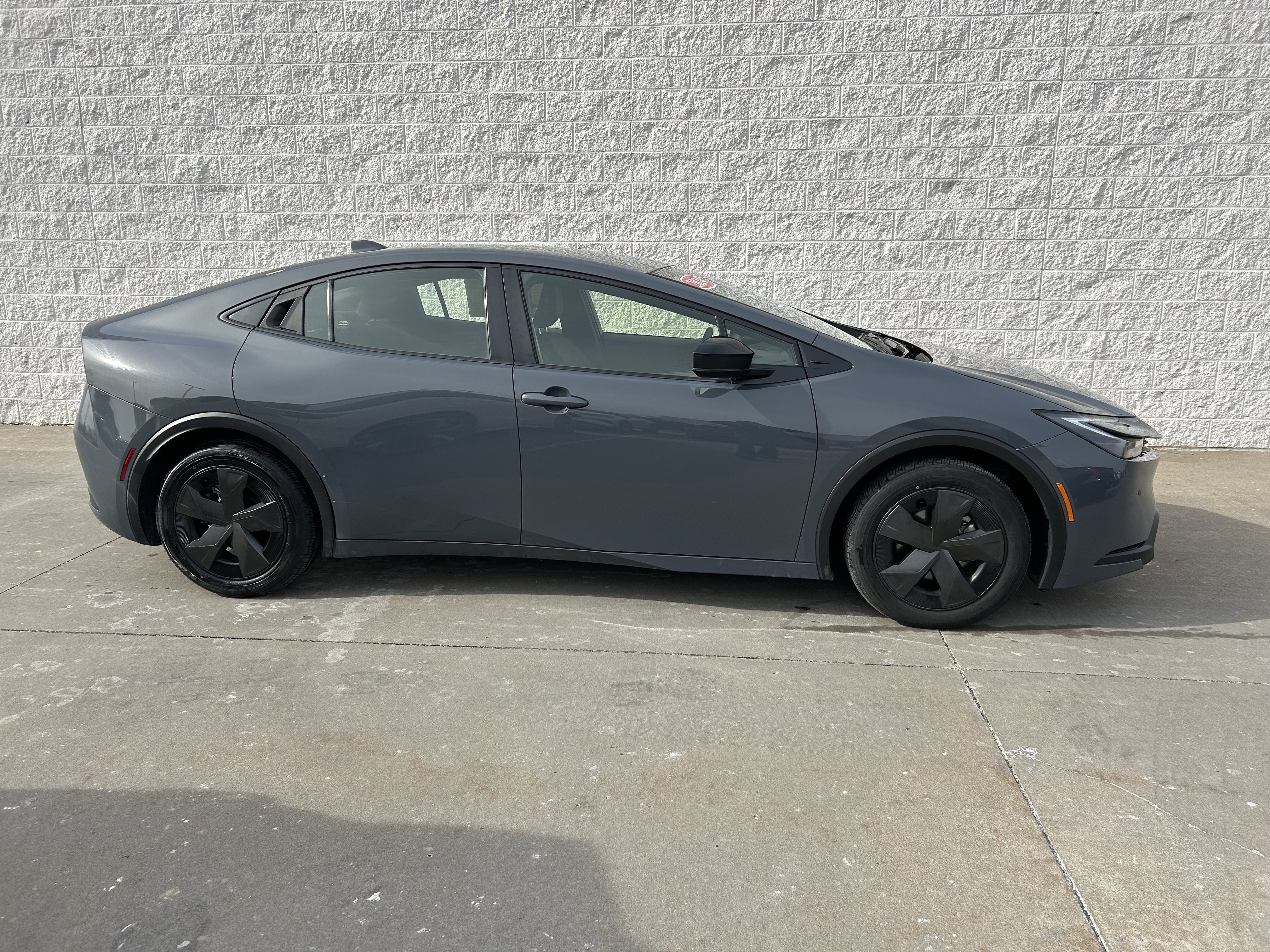 Used 2024 Toyota Prius LE image 2