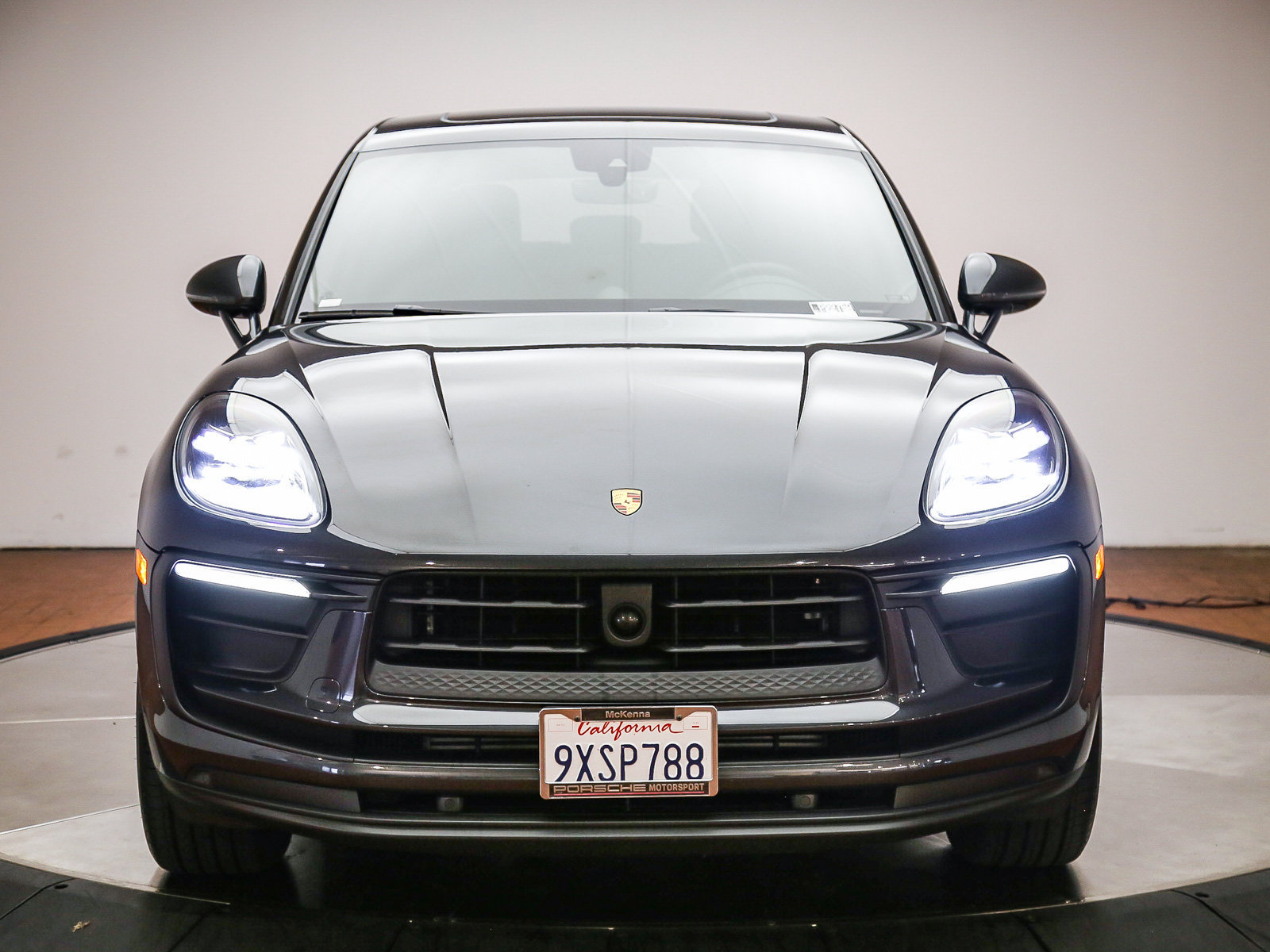 Certified 2026 Porsche Macan AWD/4WD image 3