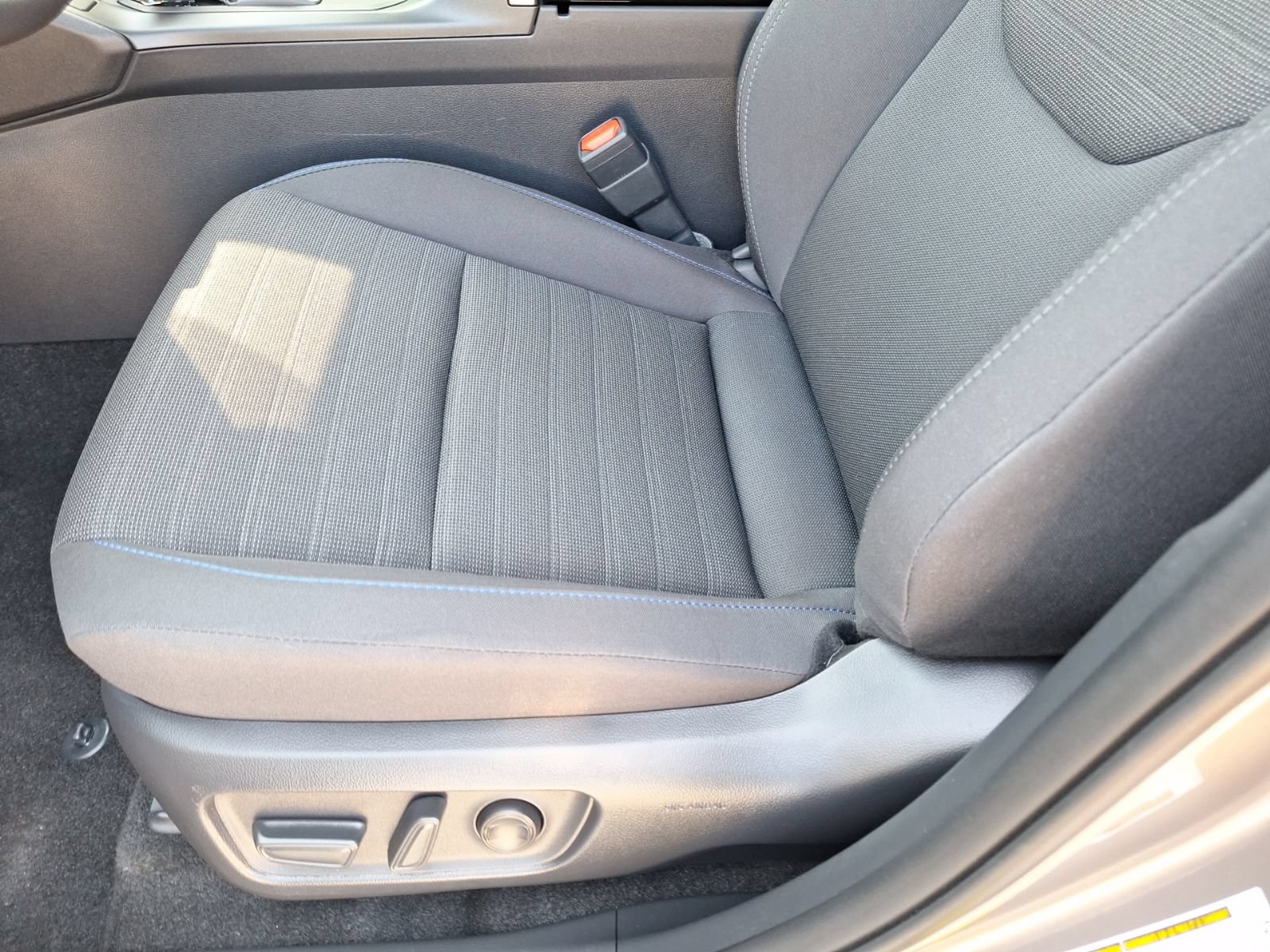 Used 2026 Toyota RAV4 SE AWD/4WD image 16