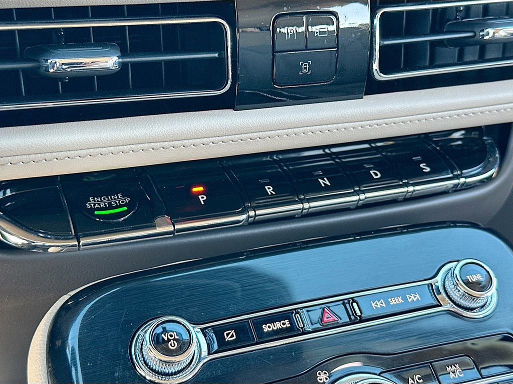 Used 2023 Lincoln Nautilus FWD w/ Premium Package image 17