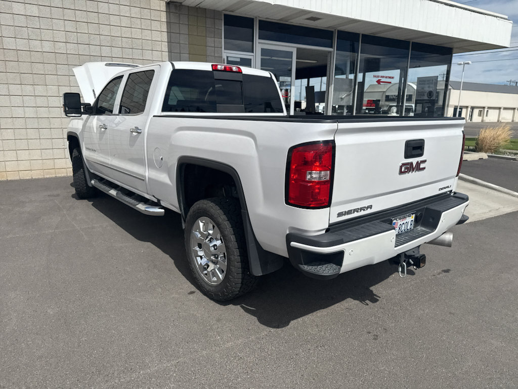 Used 2019 GMC Sierra 2500 Denali w/ Duramax Plus Package AWD/4WD image 2